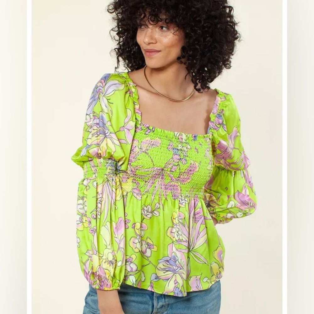 Hadia Silk Top size S. True color is first few pics.